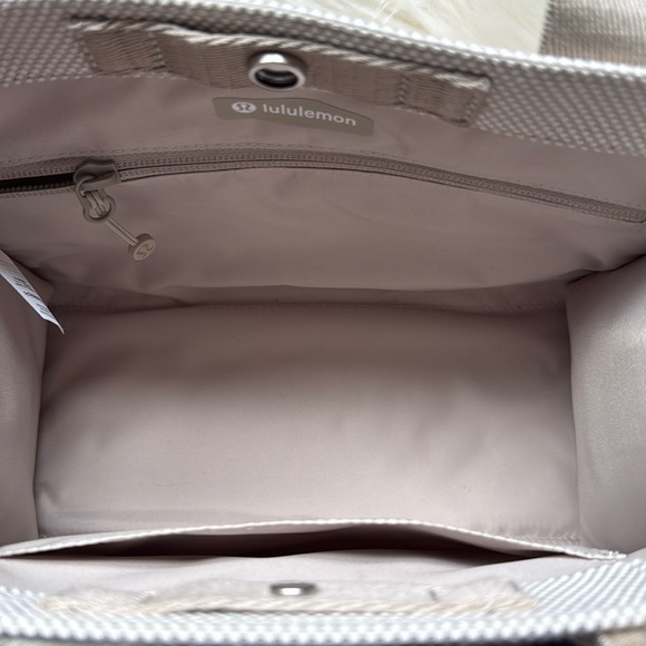 Lululemon Mini Boxy Tote 4.5L ivory tan EUC - Picture 7 of 8